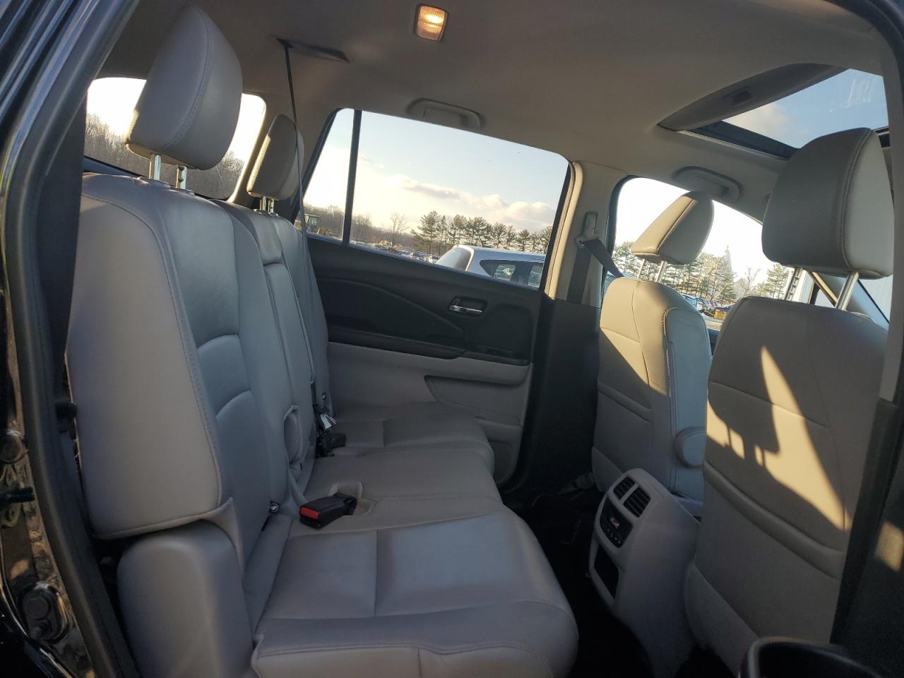 2017 Honda Pilot - Image 11