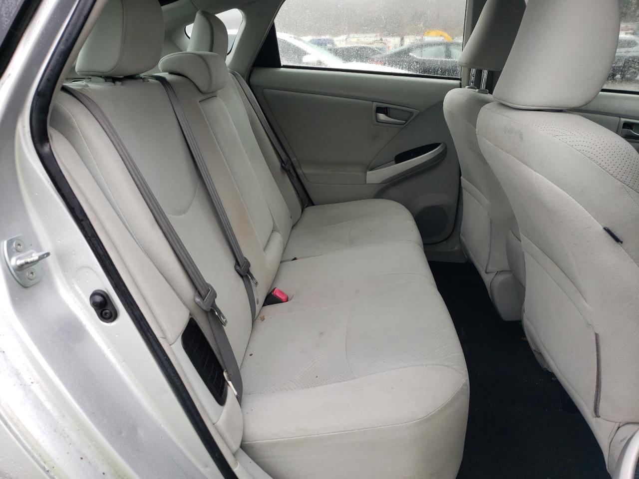 2013 Toyota Prius - Image 10