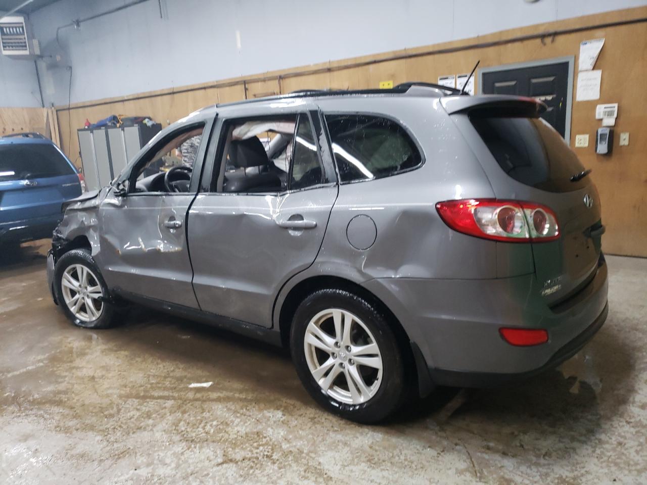 2010 Hyundai Santa Fe - Image 2