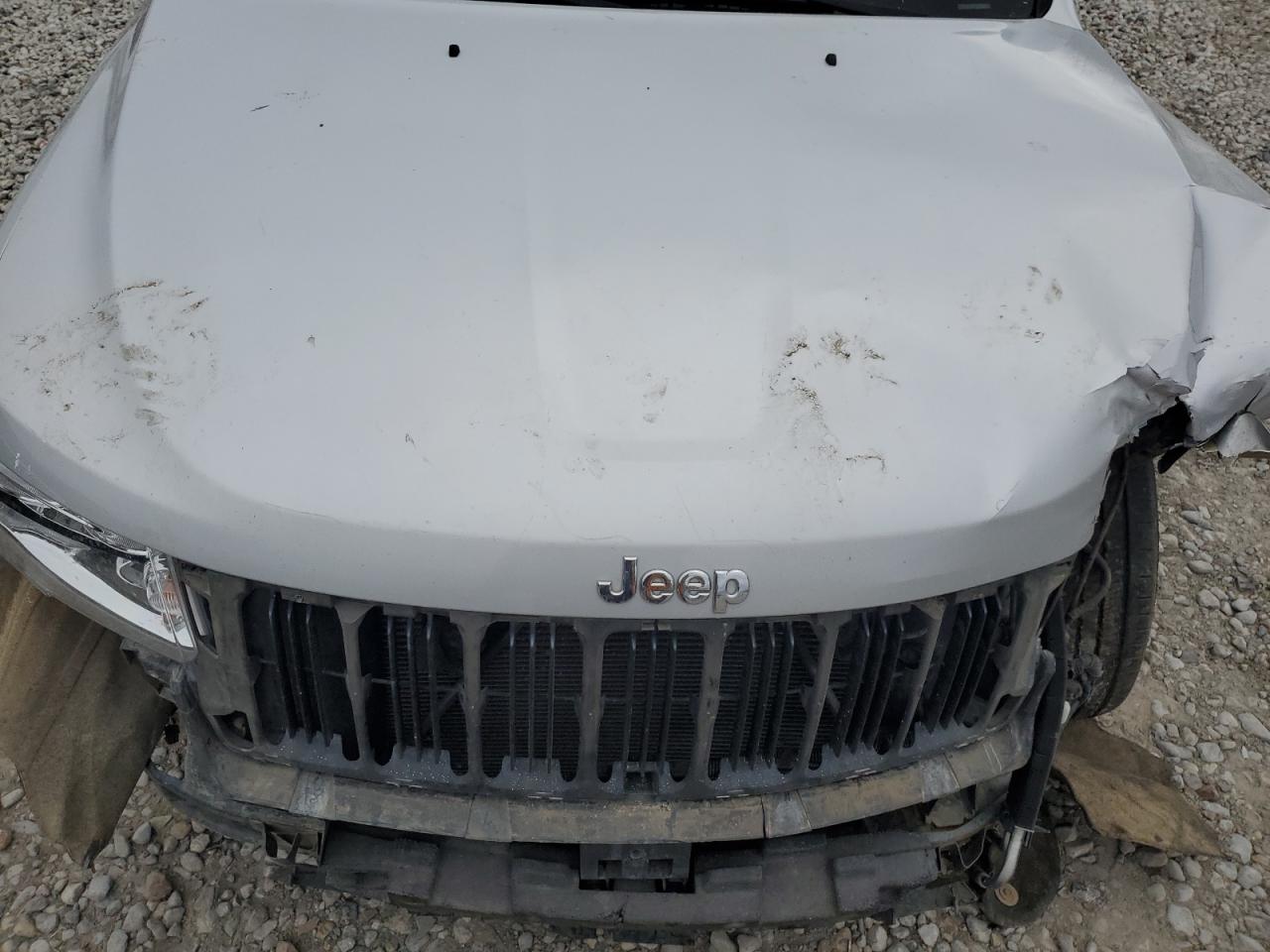 2011 Jeep Grand Cherokee - Image 13