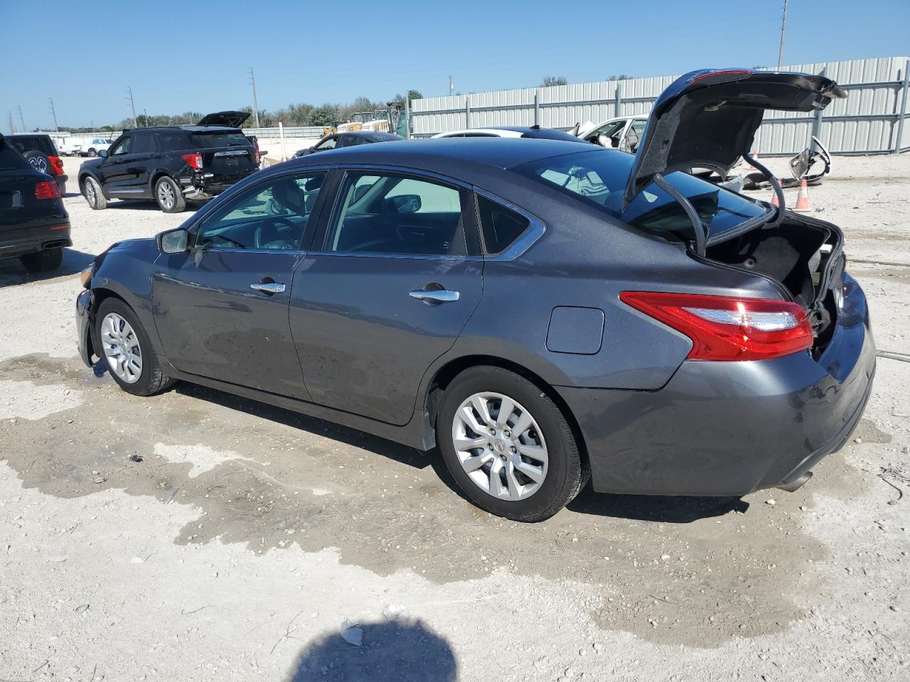 2017 Nissan Altima - Image 2