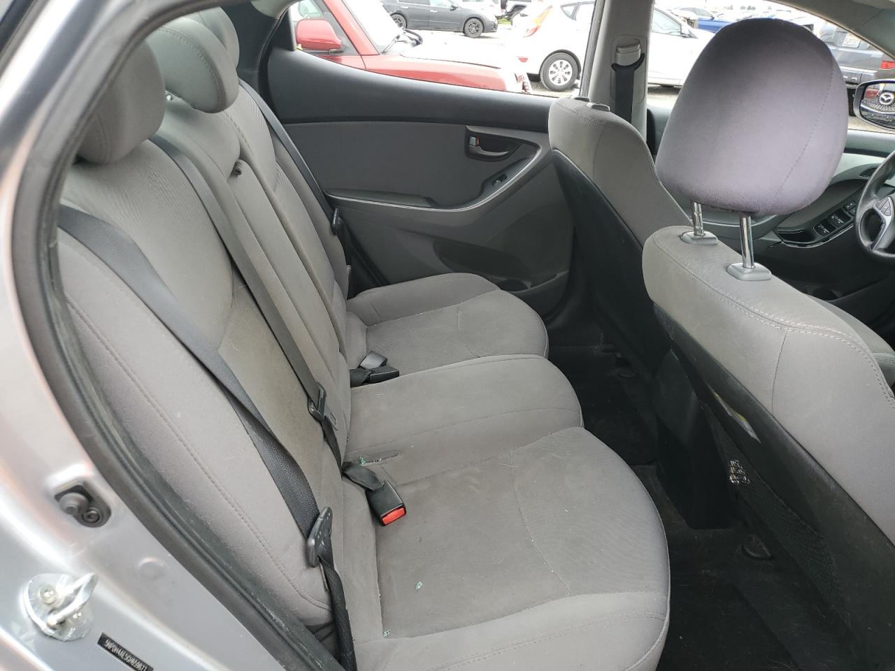 2016 Hyundai Elantra - Image 10
