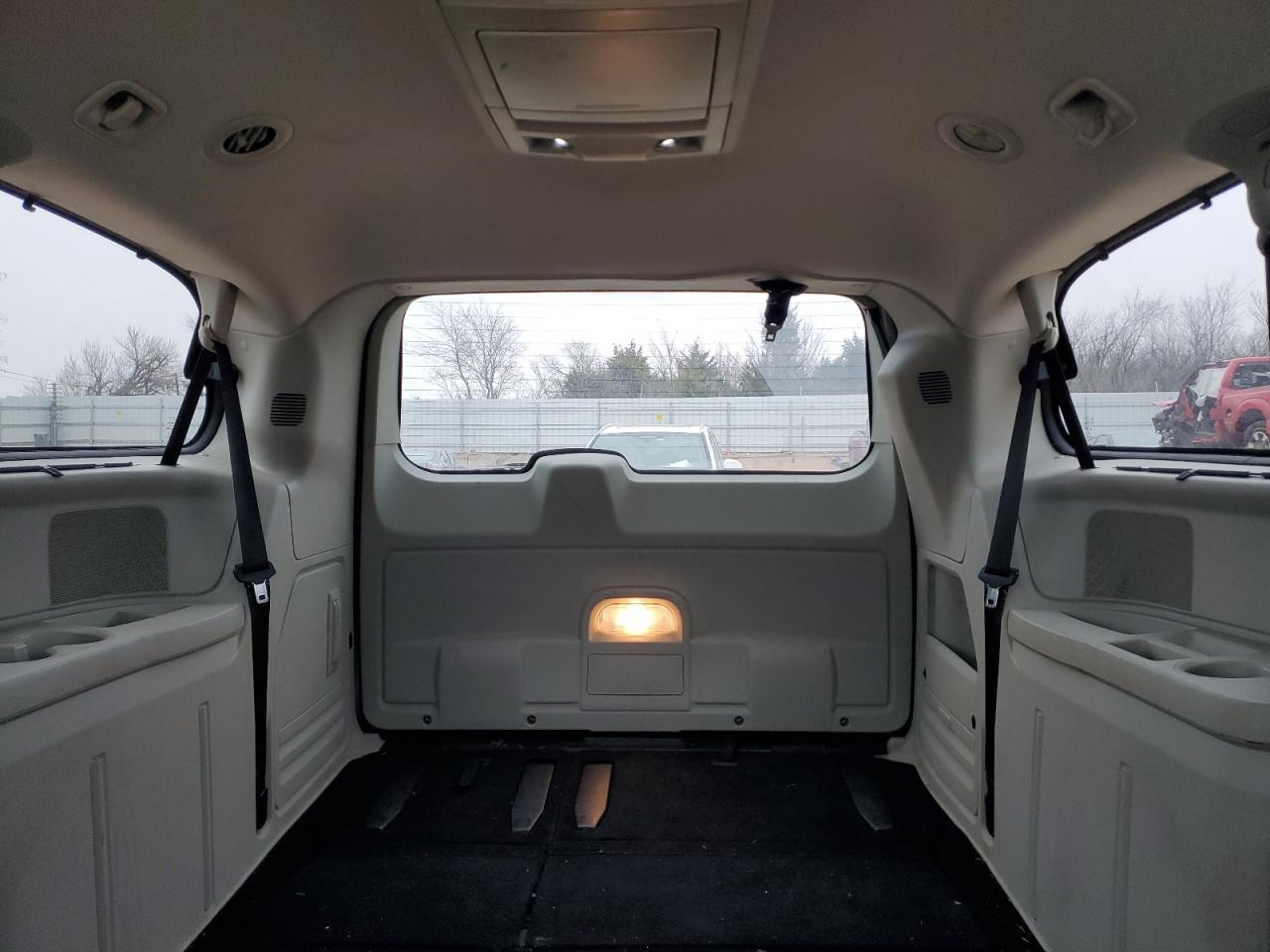 2013 Chrysler Town & Country - Image 10