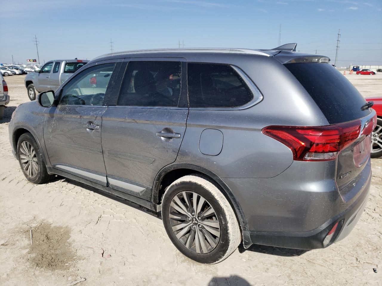 2019 Mitsubishi Outlander - Image 2