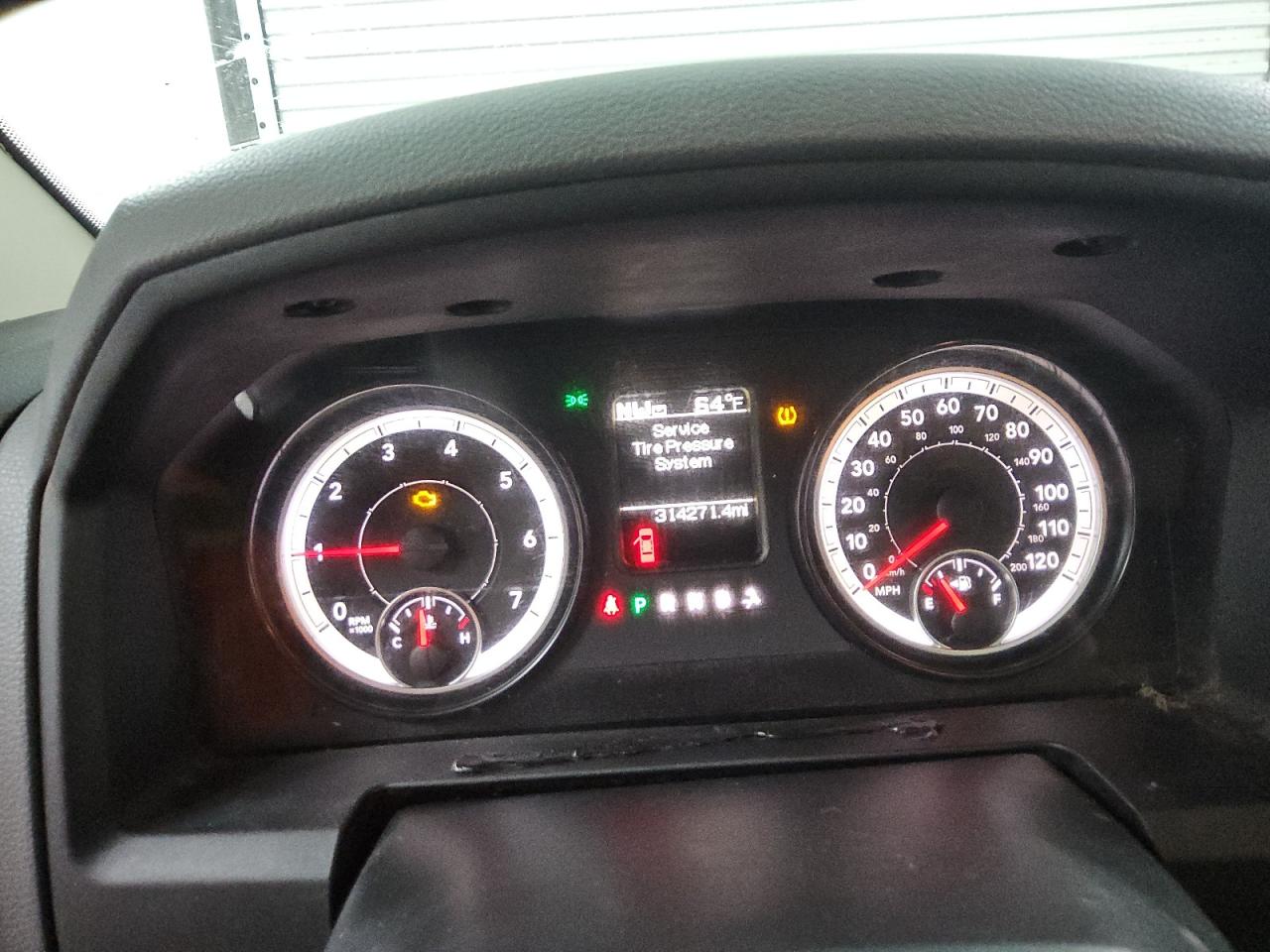 2015 RAM 1500 - Image 9