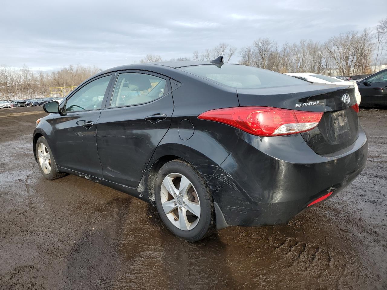 2013 Hyundai Elantra - Image 2