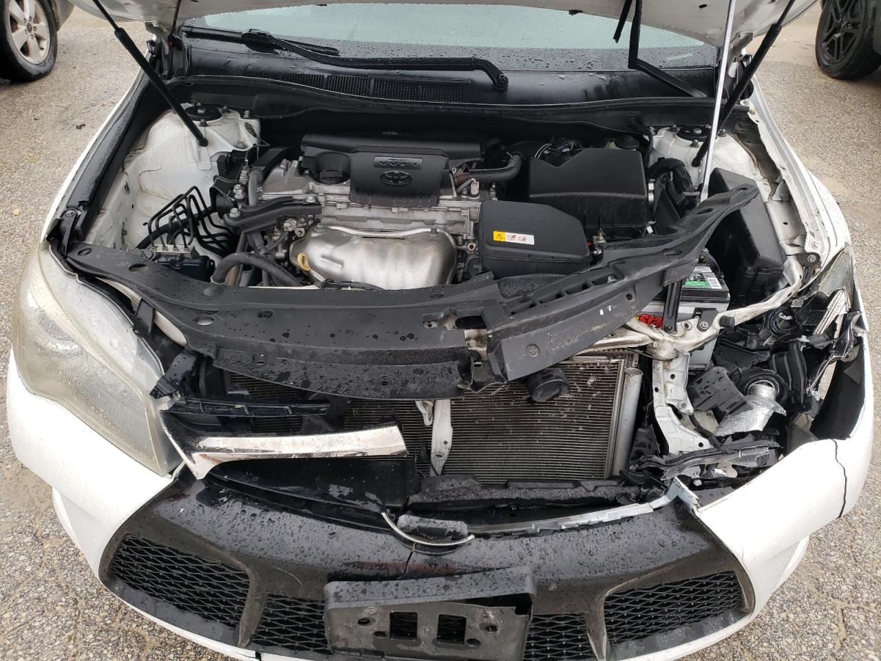 2016 Toyota Camry - Image 11