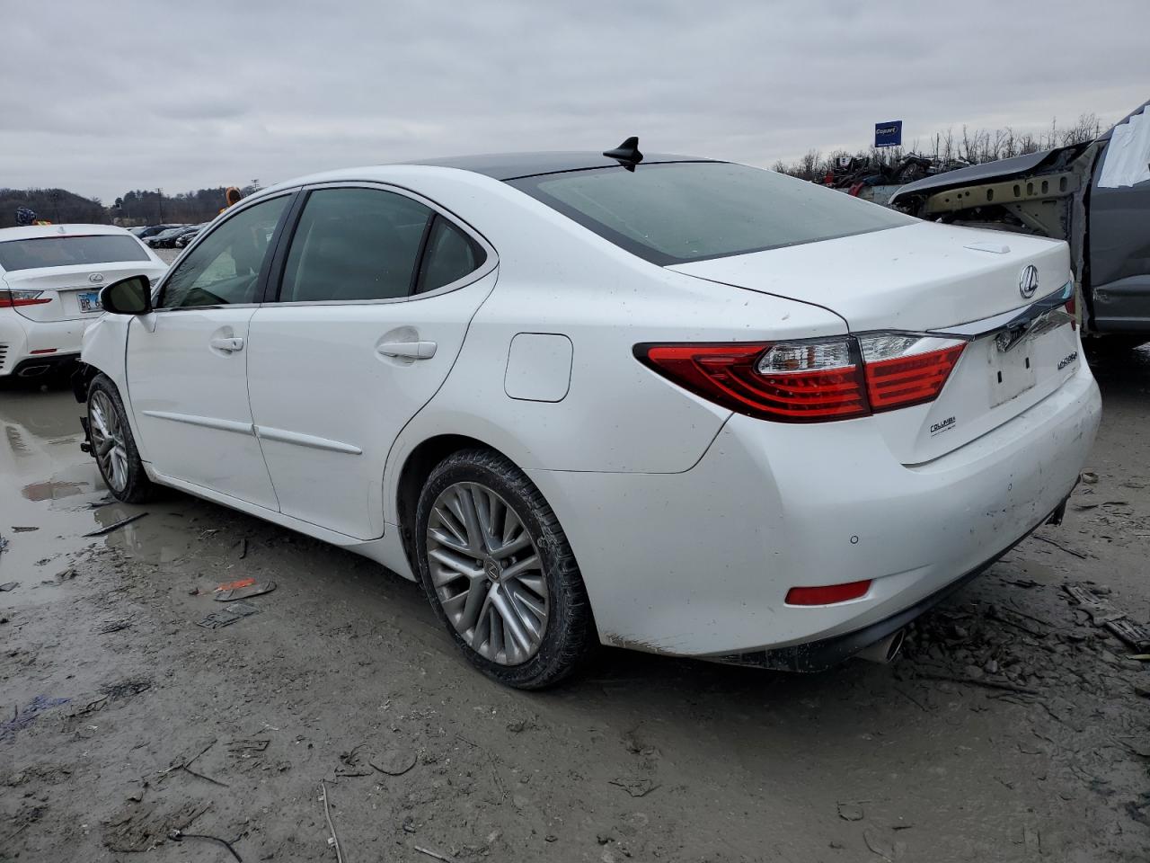2015 Lexus ES - Image 2