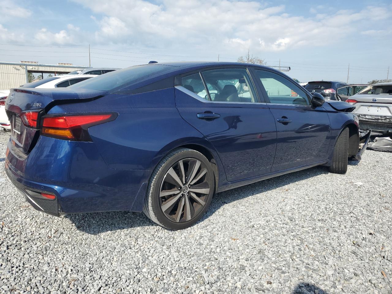 2021 Nissan Altima - Image 3