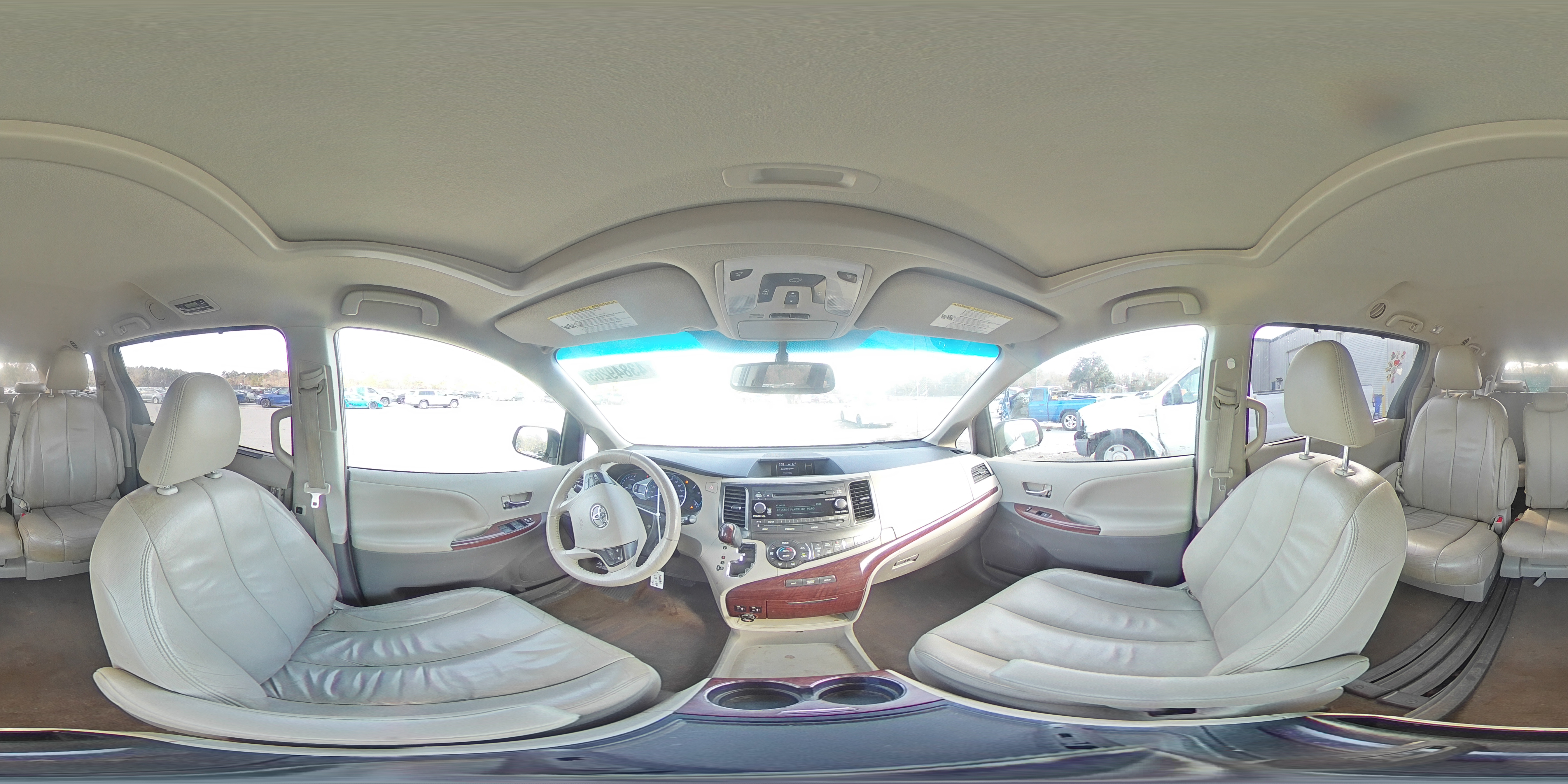 2014 Toyota Sienna - Image 15
