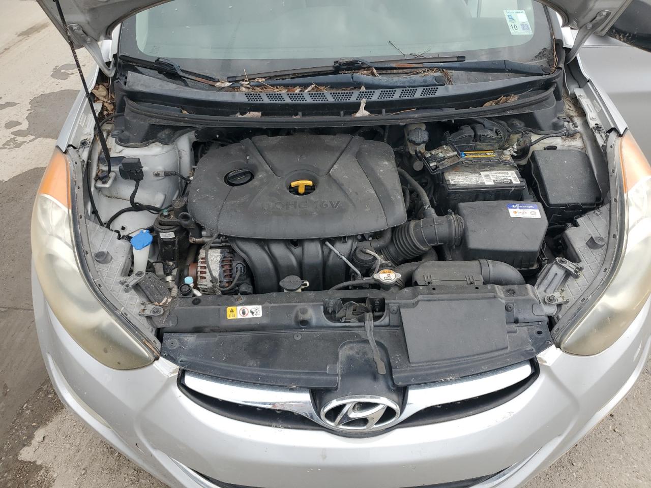 2012 Hyundai Elantra - Image 11
