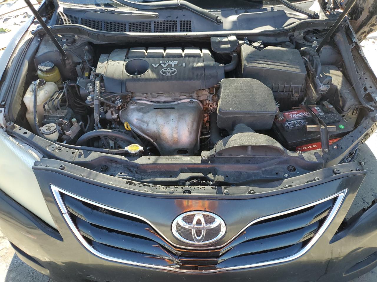 2010 Toyota Camry - Image 11