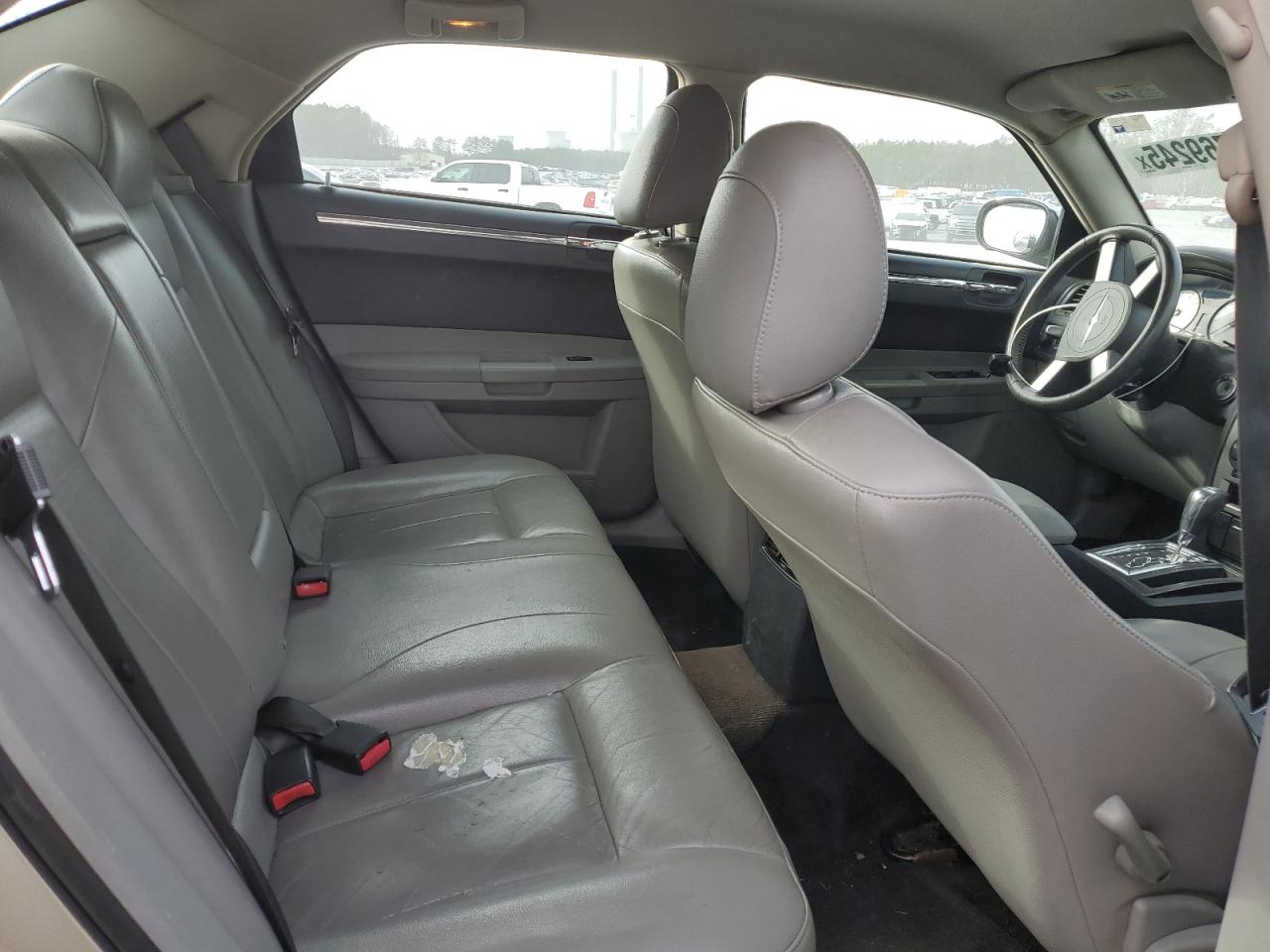 2006 Chrysler 300 - Image 10