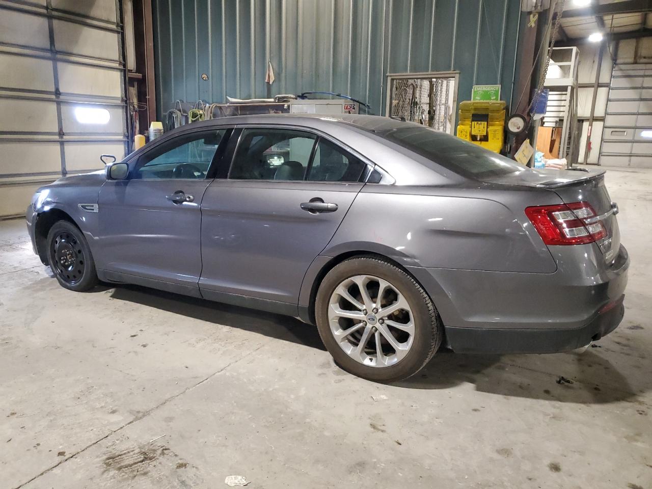 2013 Ford Taurus - Image 2