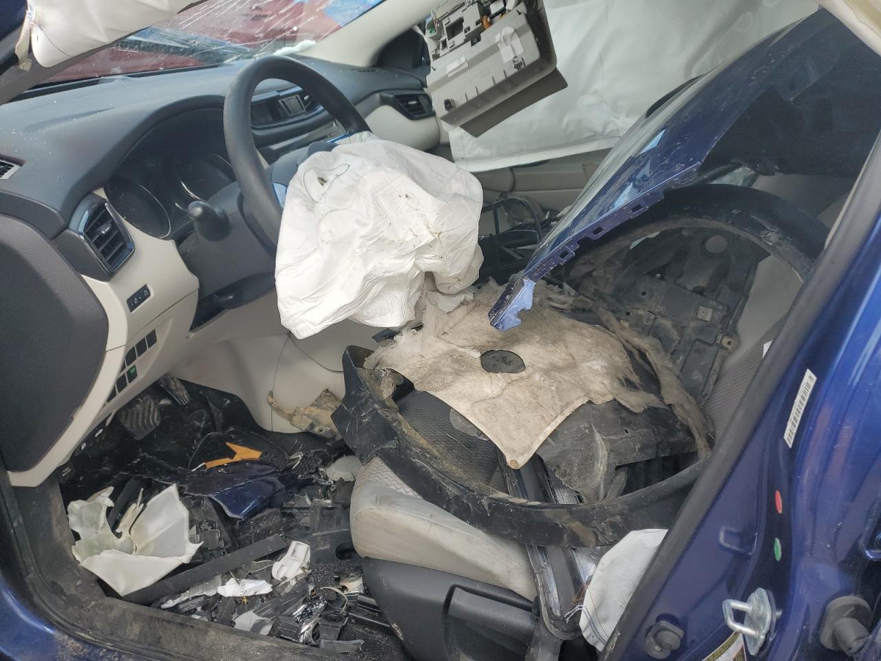 JN1BJ1CP9HW010672 NISSAN ROGUE 2017