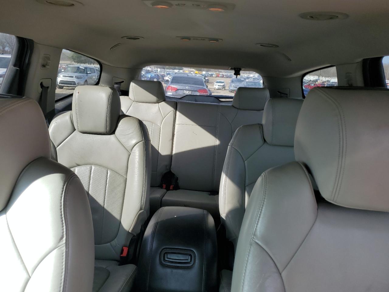 2010 Chevrolet Traverse - Image 10