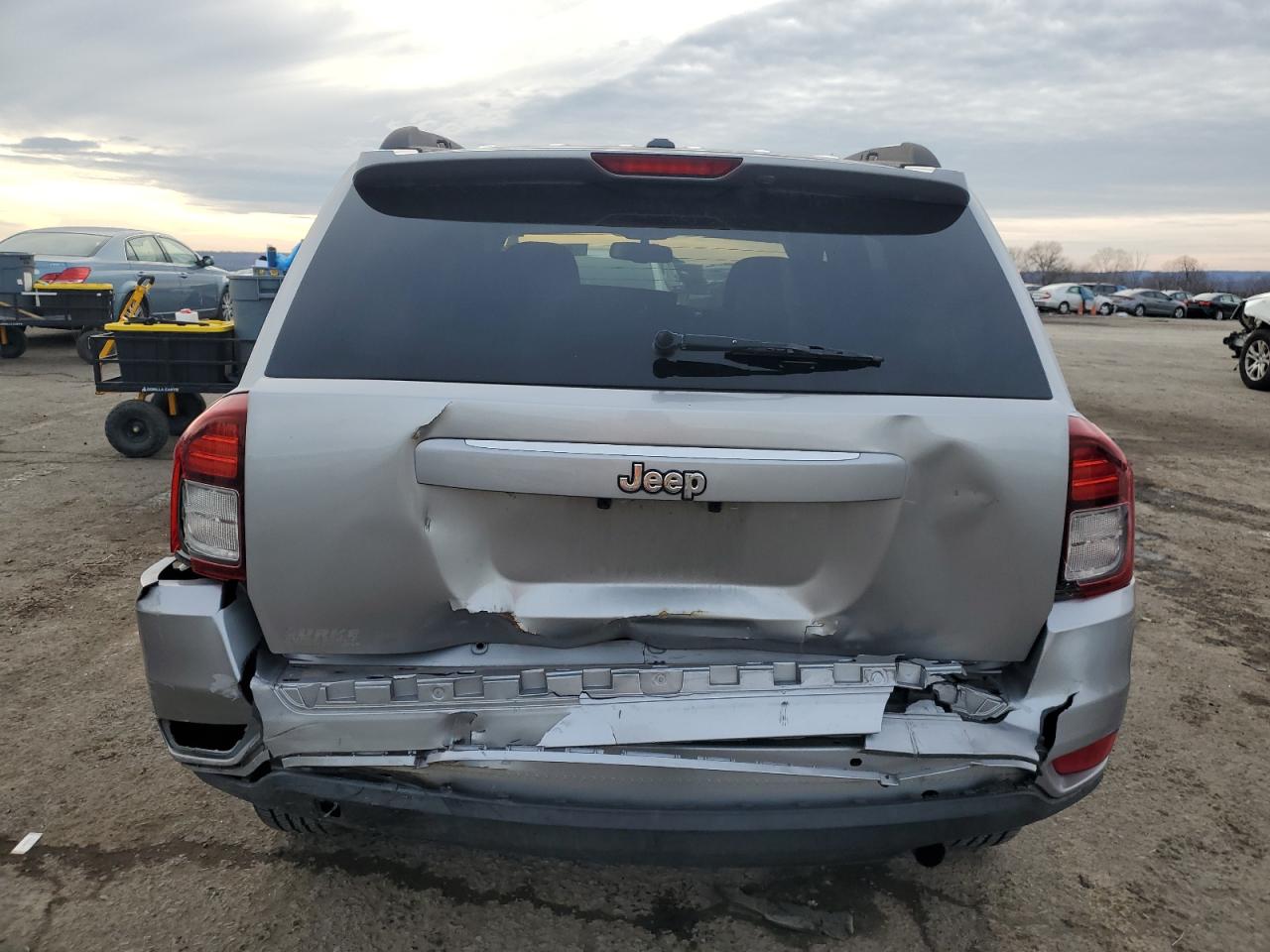 2016 Jeep Compass - Image 6