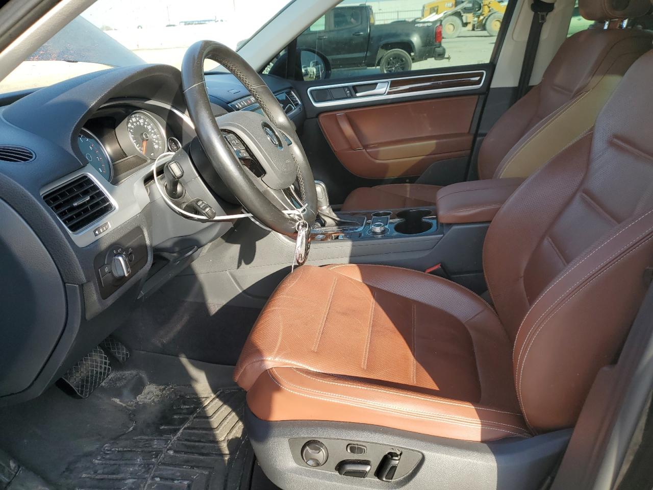 2016 Volkswagen Touareg - Image 7