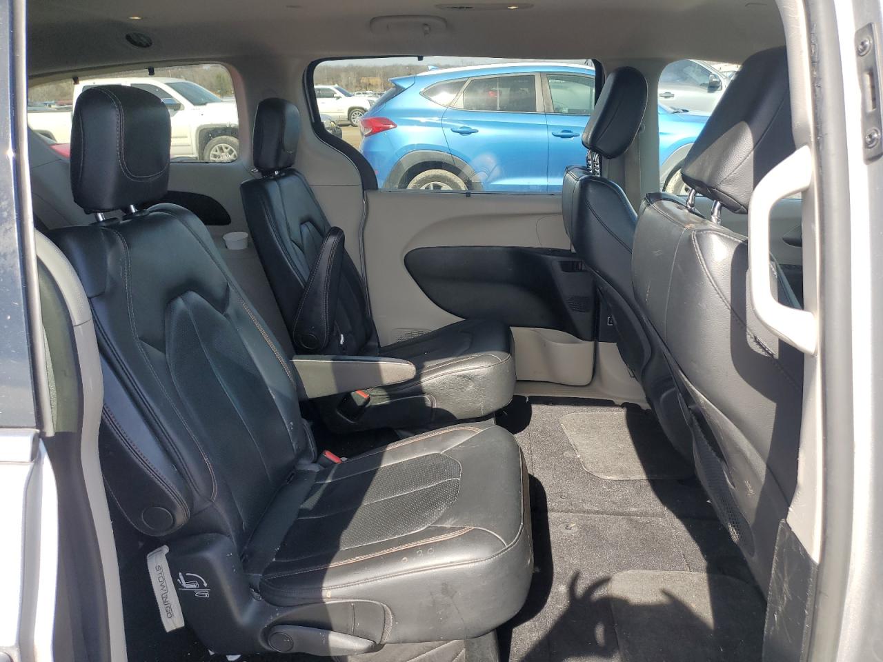 2020 Chrysler Pacifica - Image 11