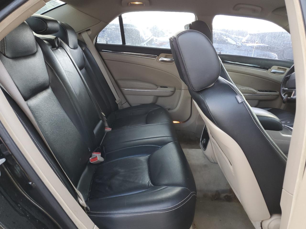 2011 Chrysler 300 - Image 10