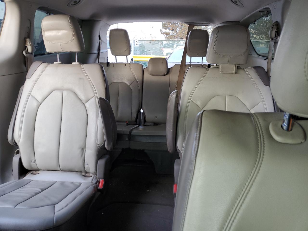 2017 Chrysler Pacifica - Image 10