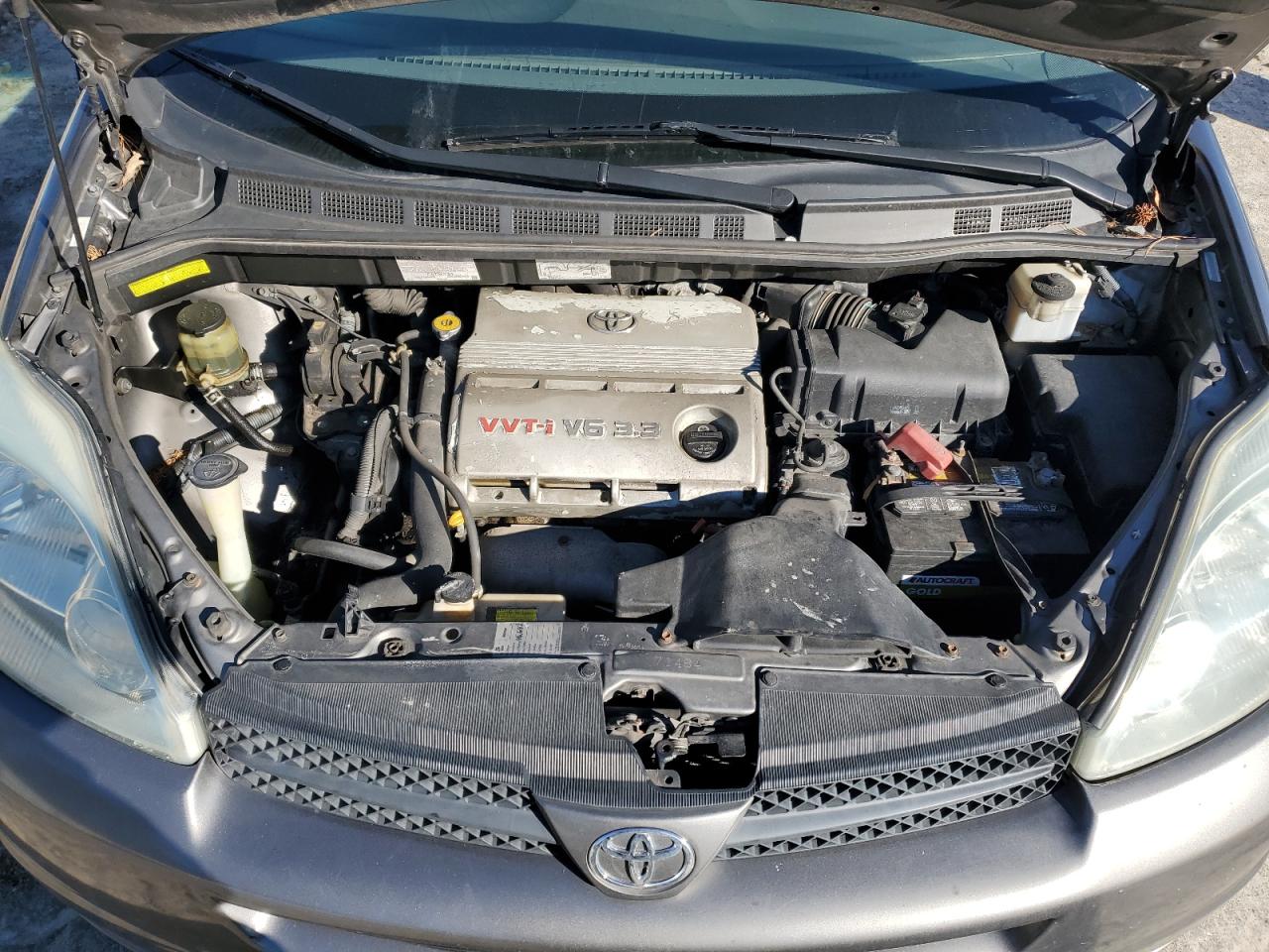 2004 Toyota Sienna - Image 13