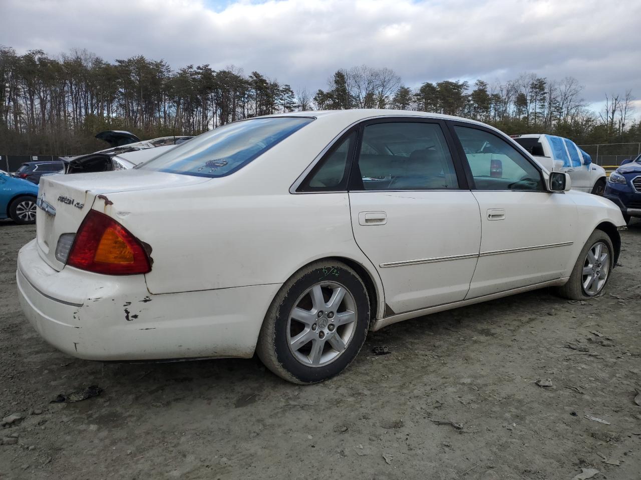 2001 Toyota Avalon - Image 3