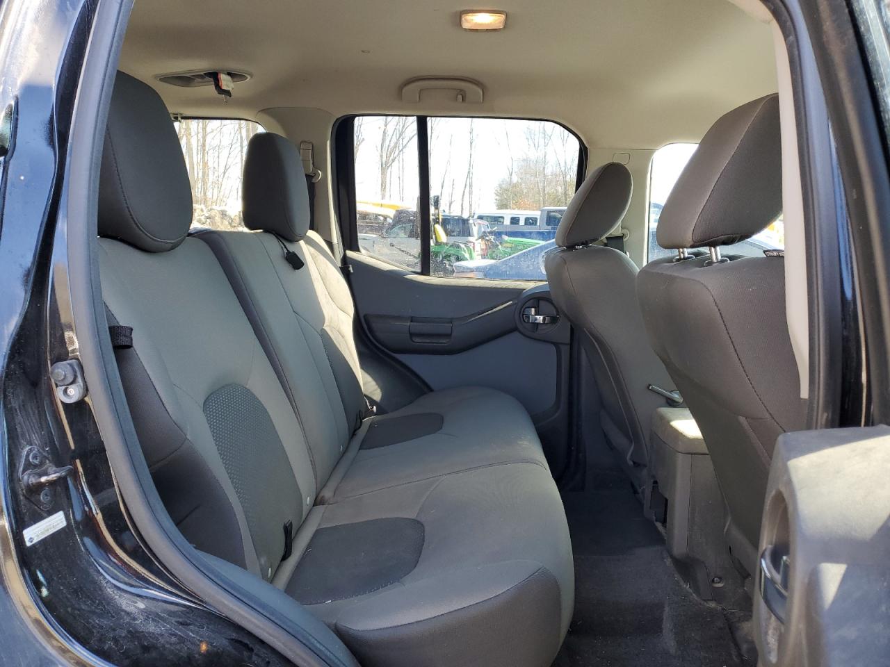 2015 Nissan XTerra - Image 11