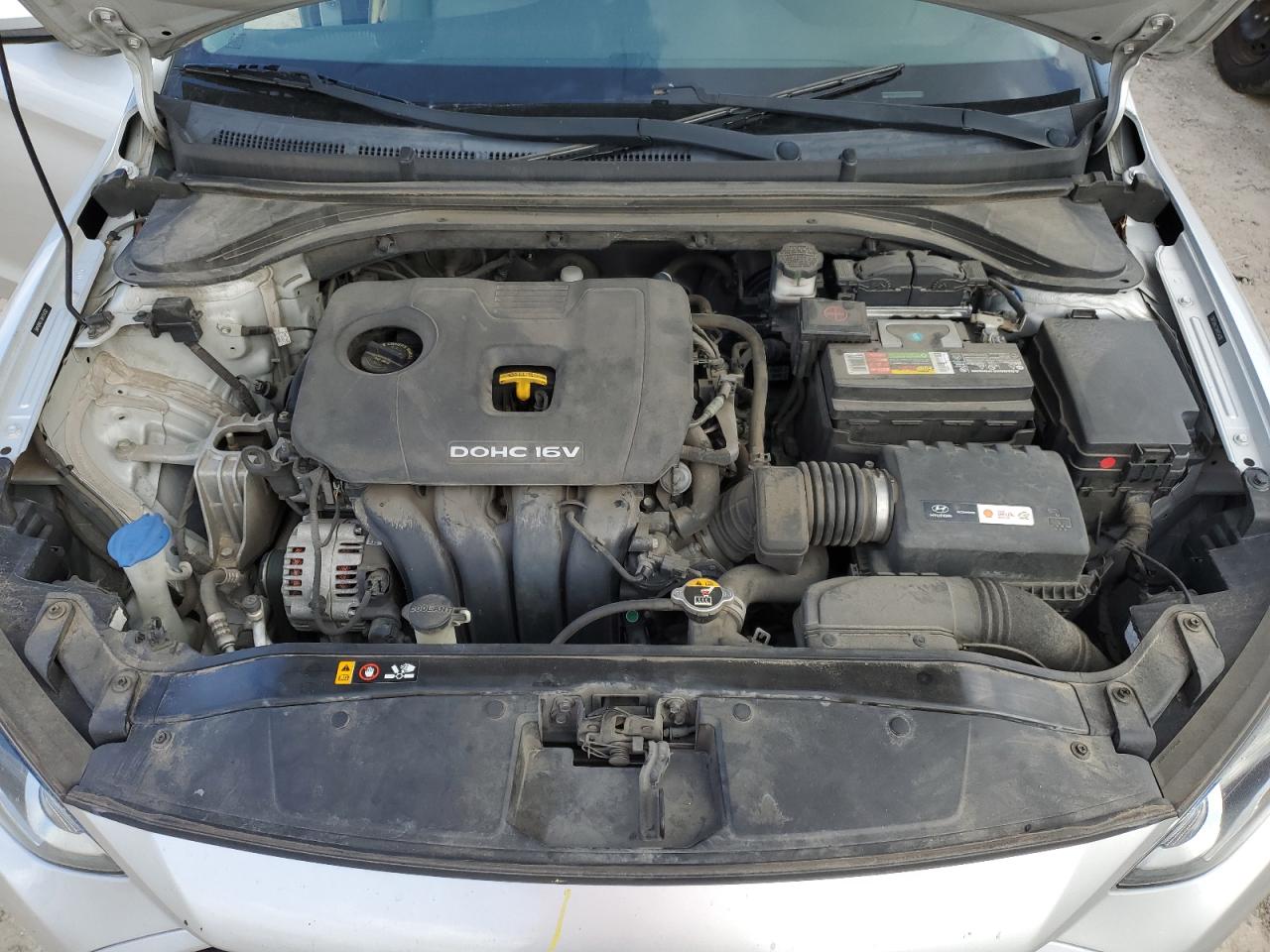 2017 Hyundai Elantra - Image 12
