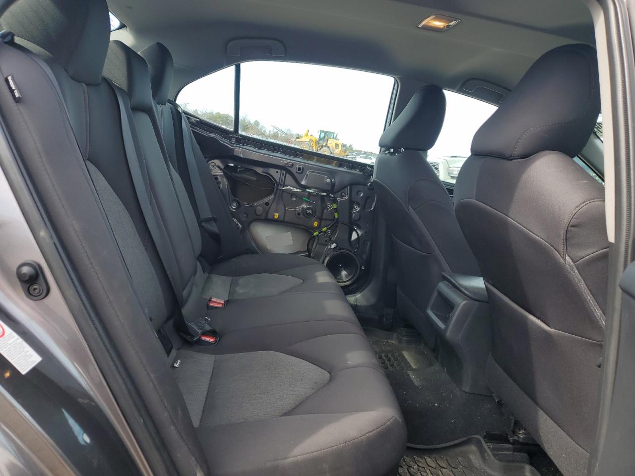 2019 Toyota Camry - Image 10