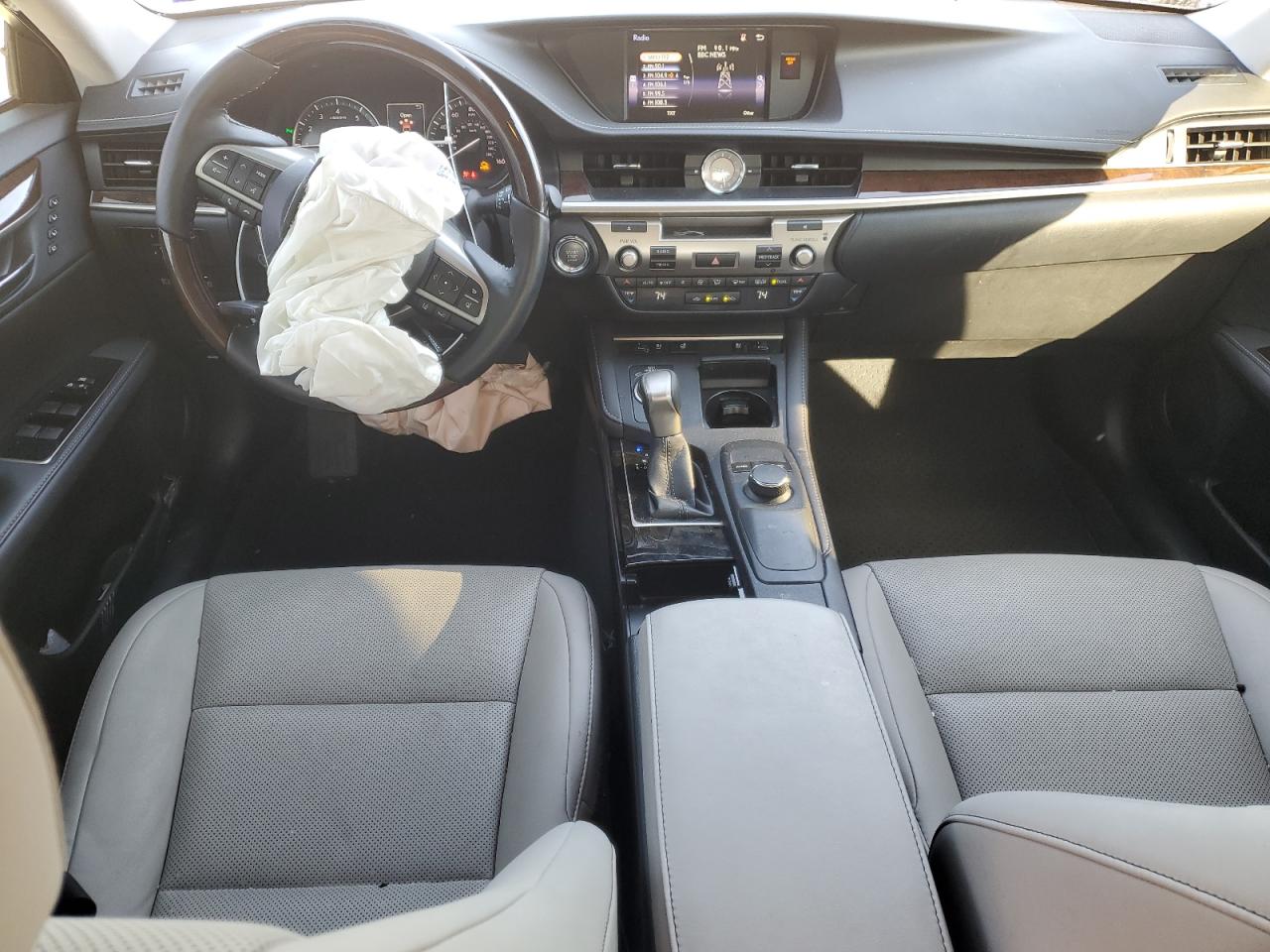 2017 Lexus ES - Image 8