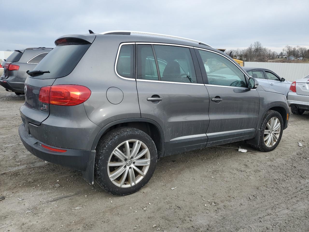 2016 Volkswagen Tiguan - Image 3