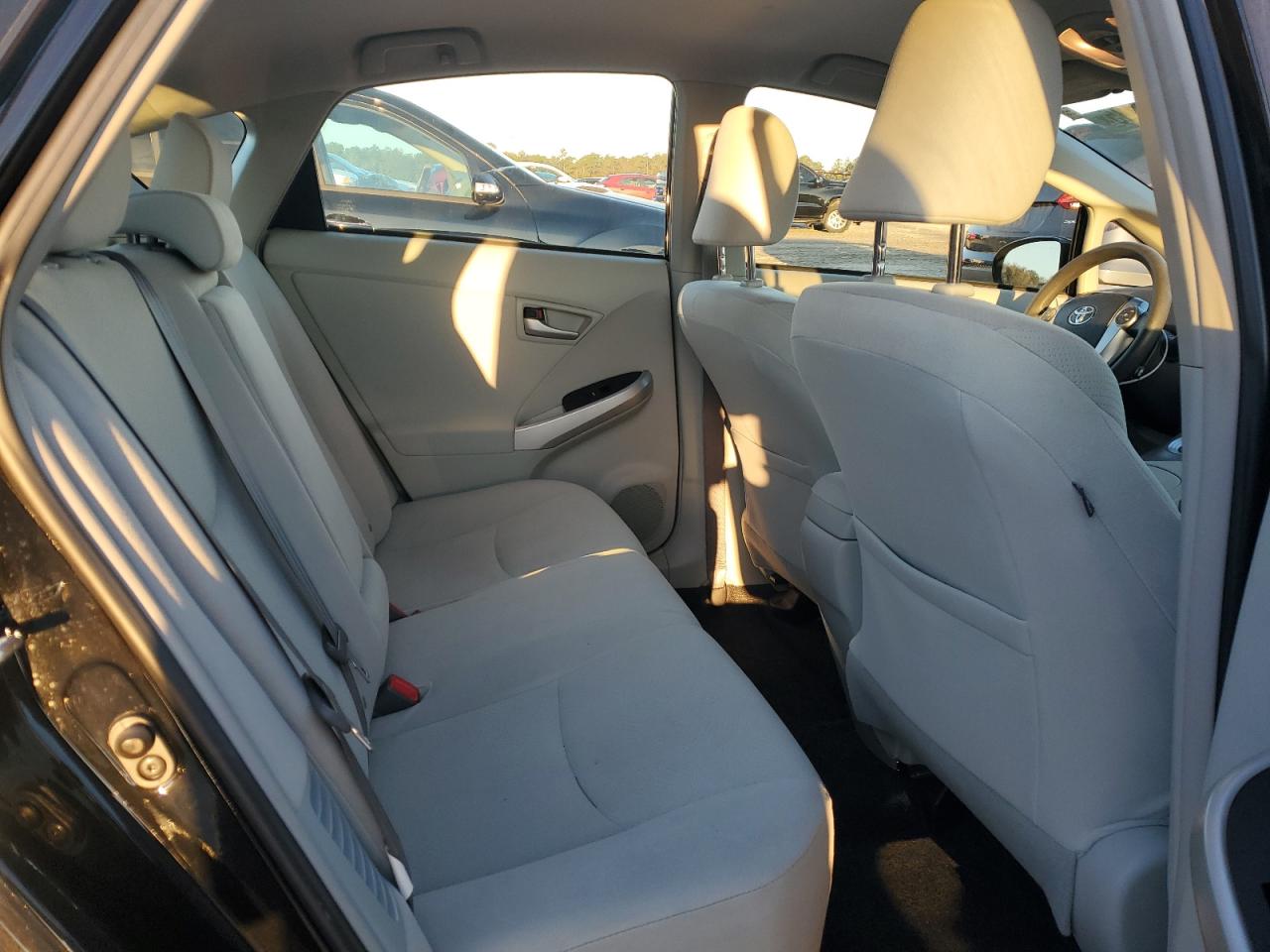 2014 Toyota Prius - Image 10