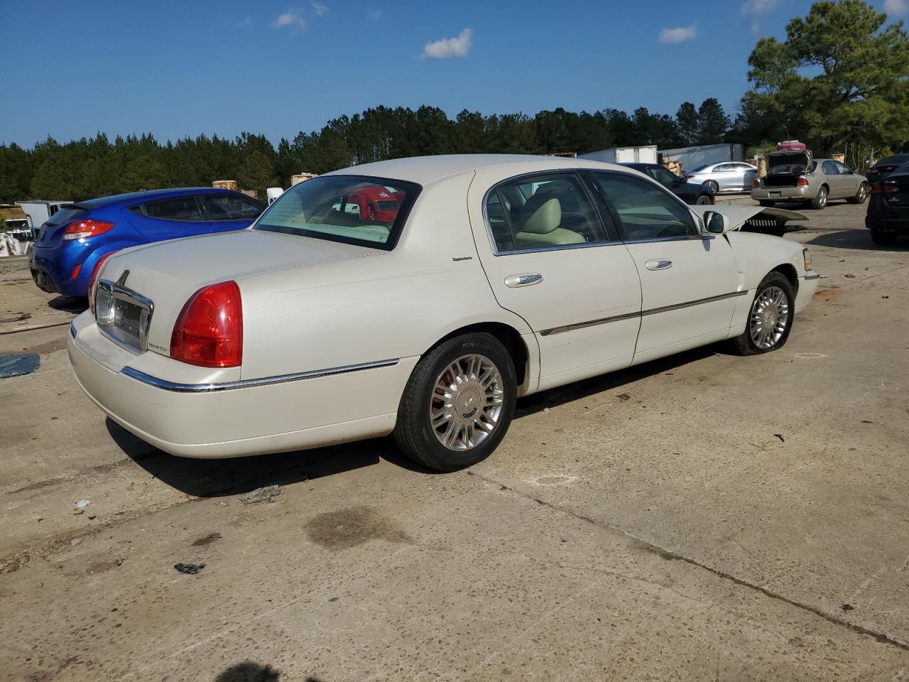 2006 Lincoln Town Car - Image 3