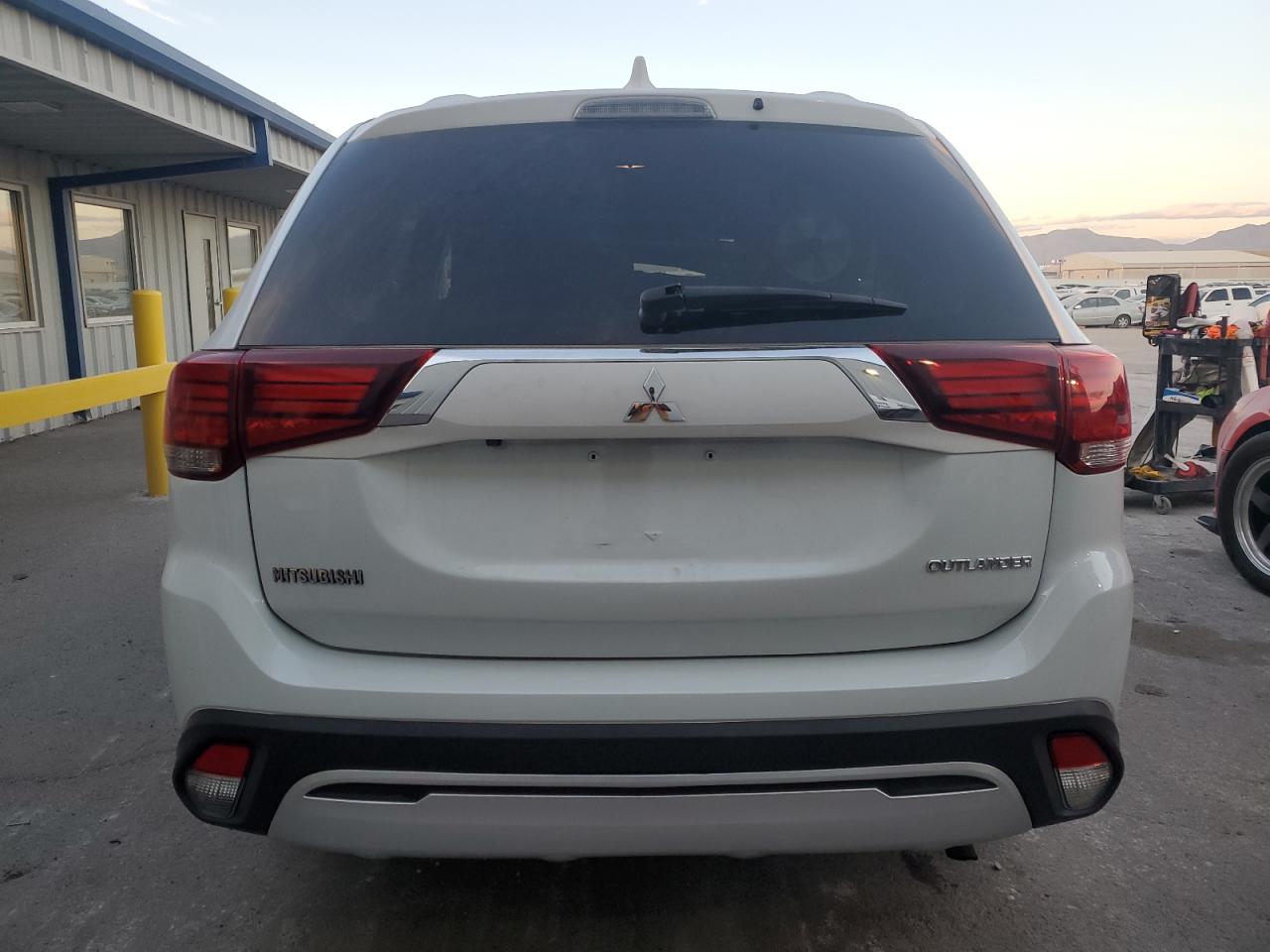 2019 Mitsubishi Outlander - Image 6