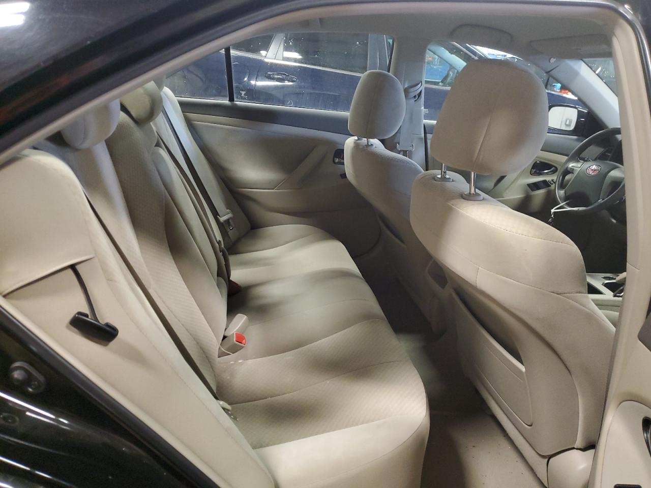 2009 Toyota Camry - Image 10