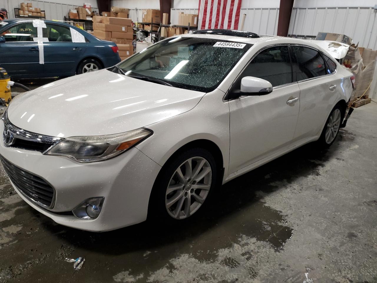 2013 Toyota Avalon - Image 1
