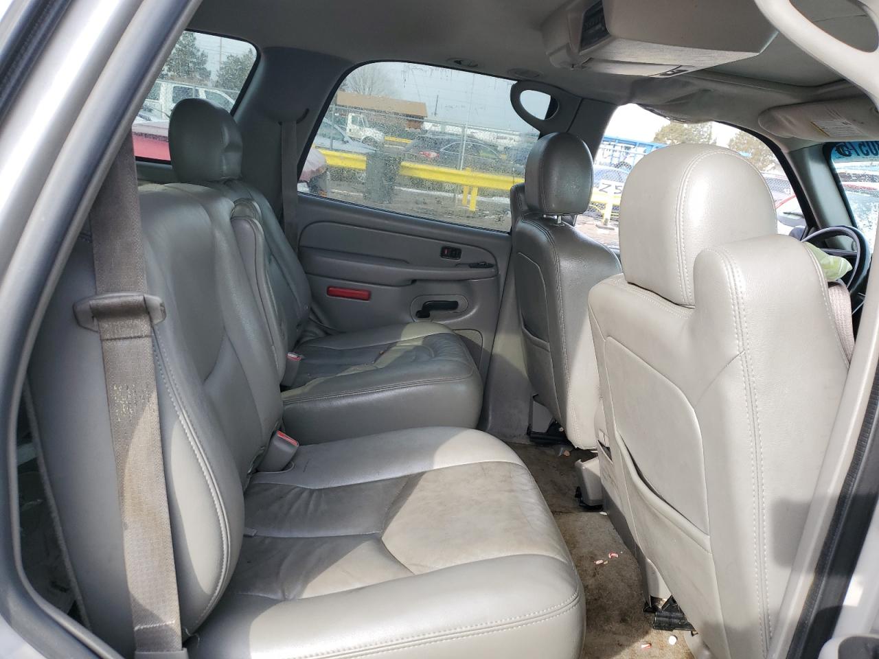 2005 GMC Yukon - Image 11