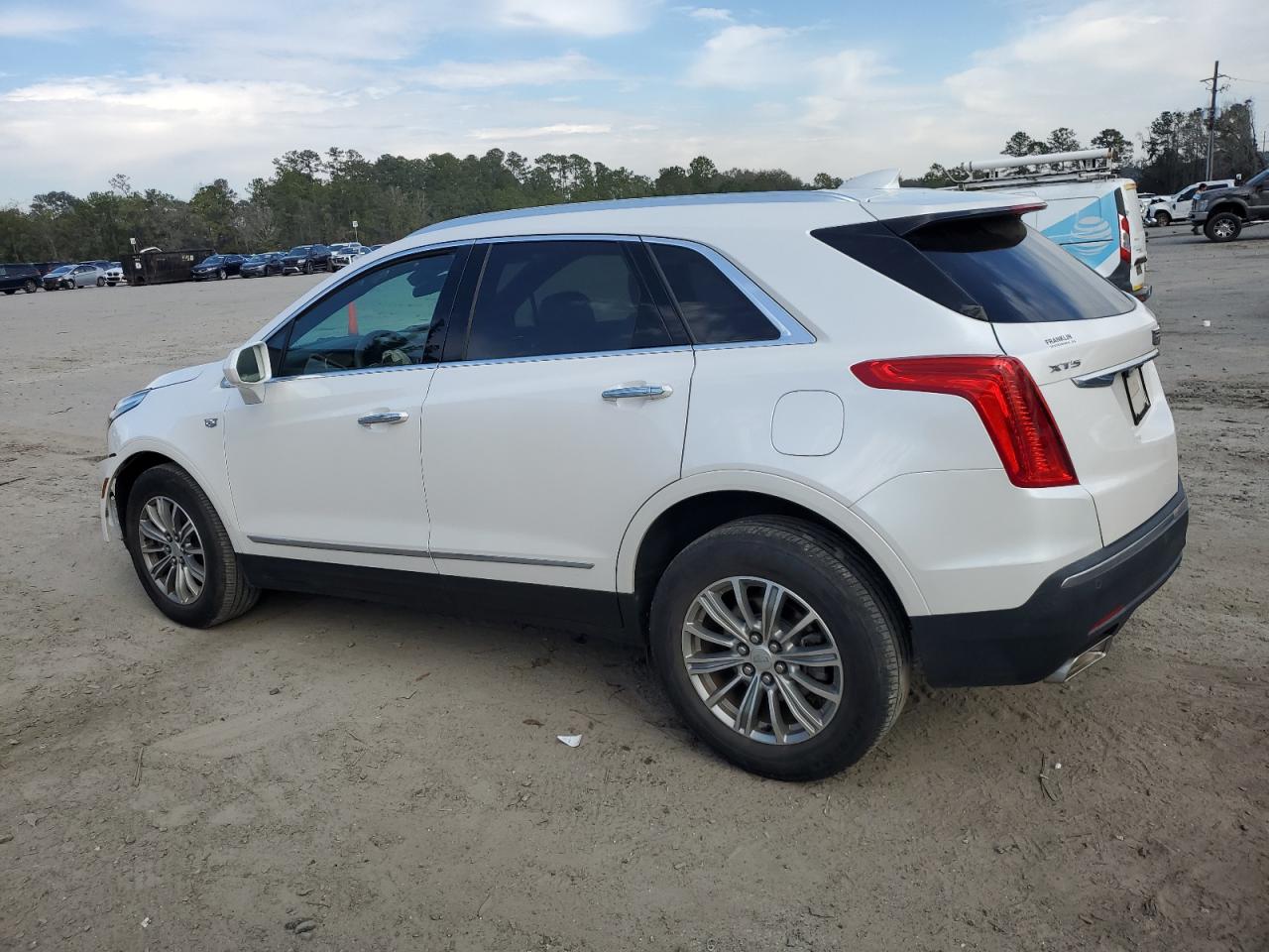2017 Cadillac XT5 - Image 2