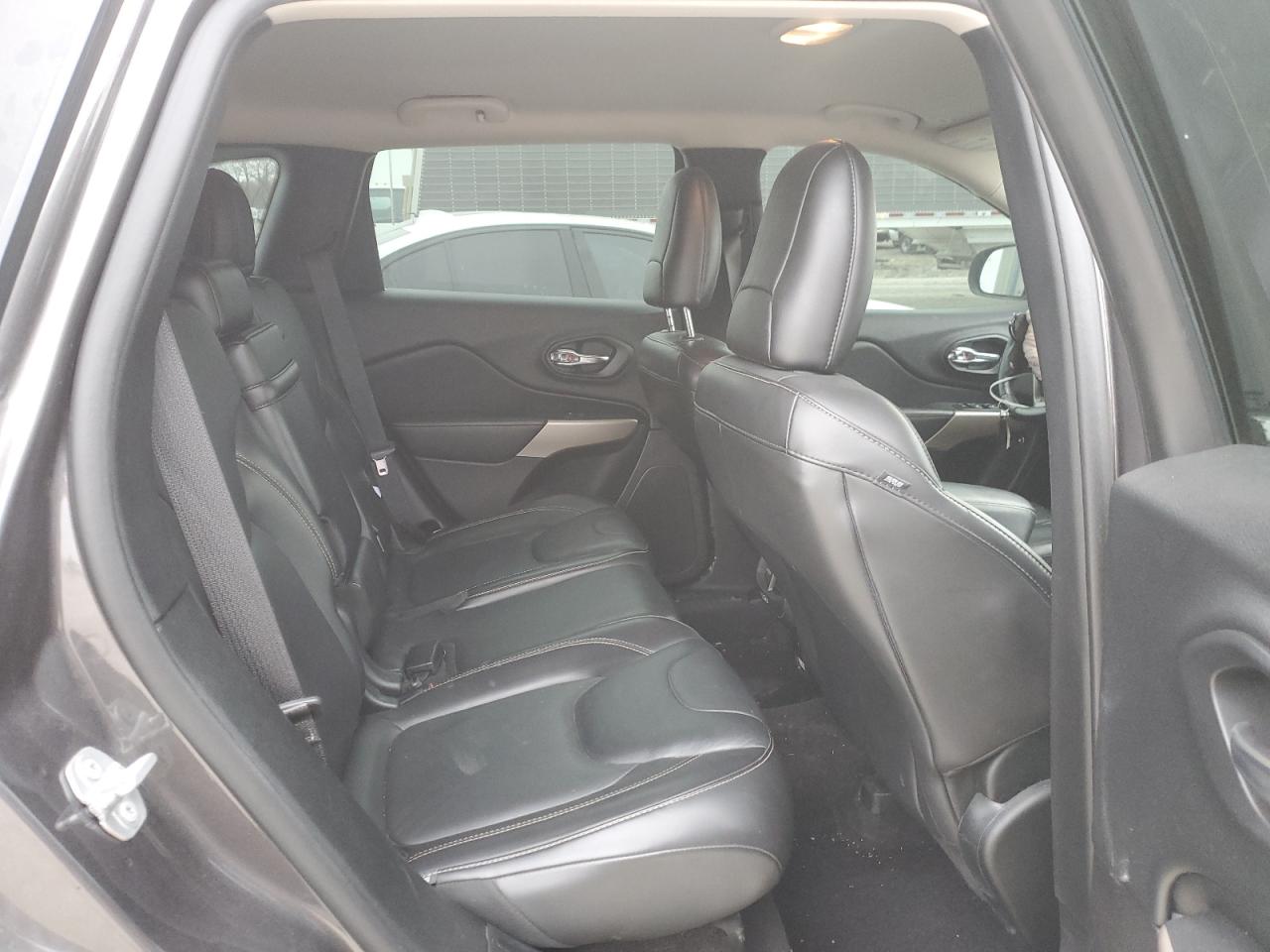 2018 Jeep Grand Cherokee - Image 12