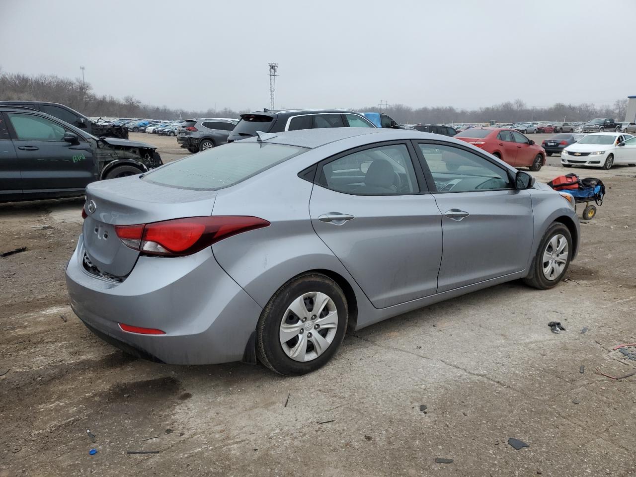 2016 Hyundai Elantra - Image 3