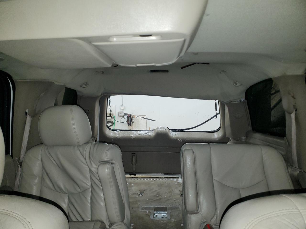 2004 Chevrolet Tahoe - Image 10