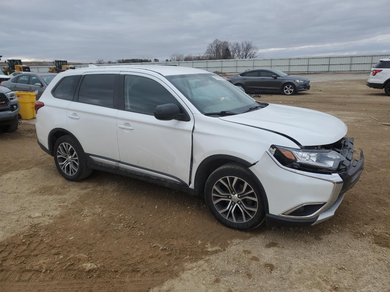 2018 Mitsubishi Outlander - Image 4
