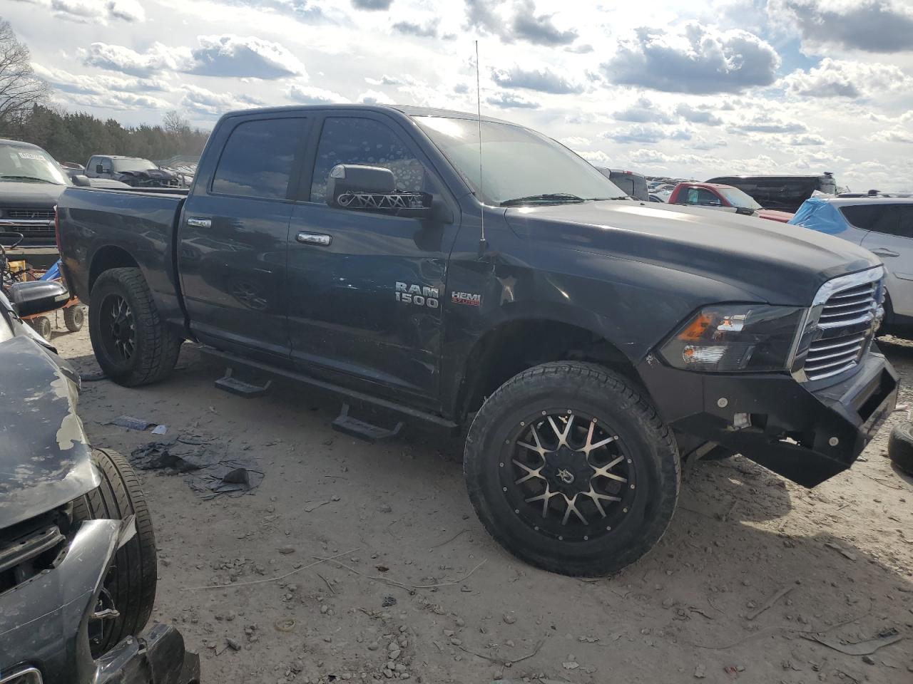 2015 RAM 1500 - Image 4