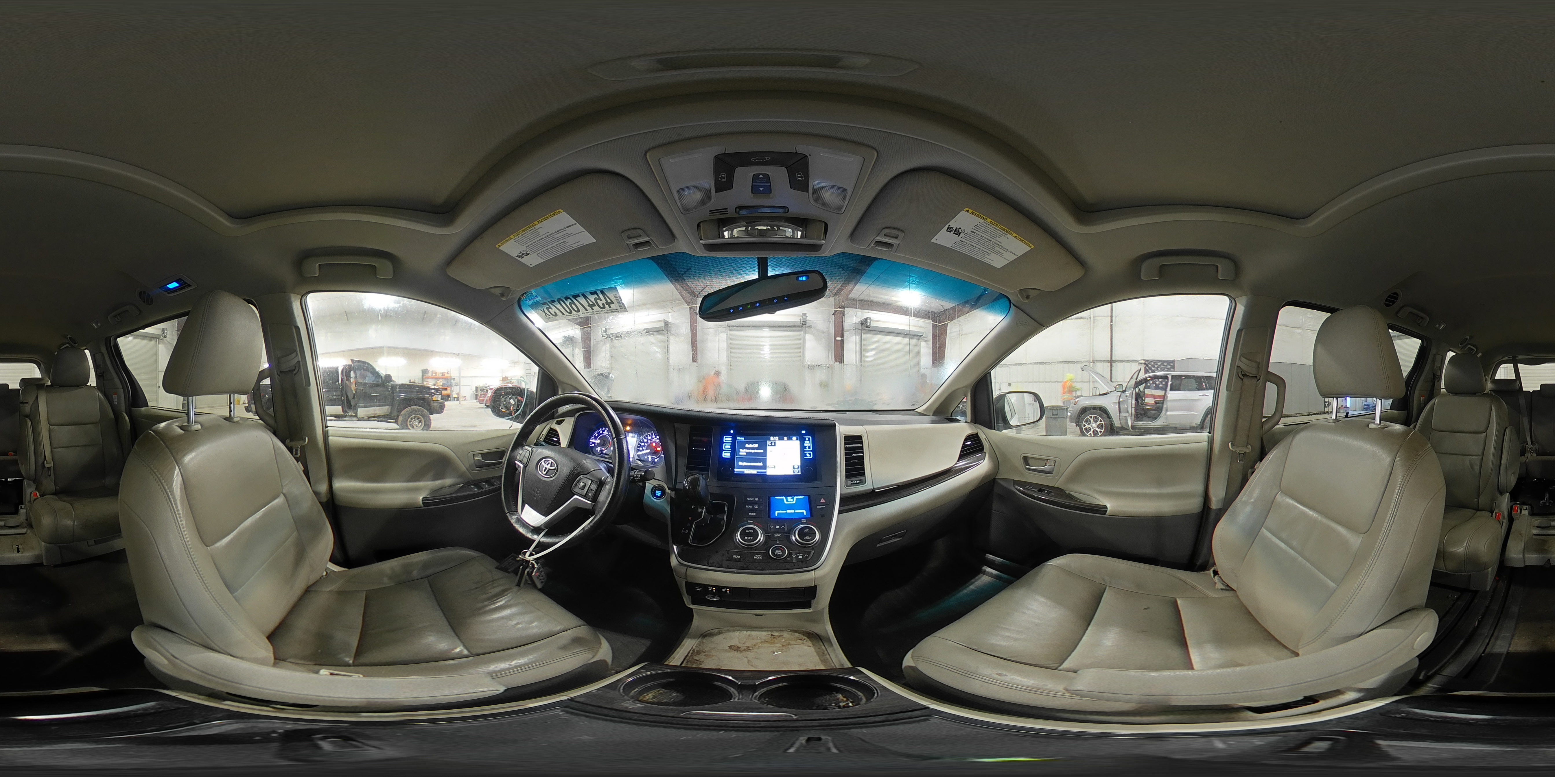2015 Toyota Sienna - Image 14