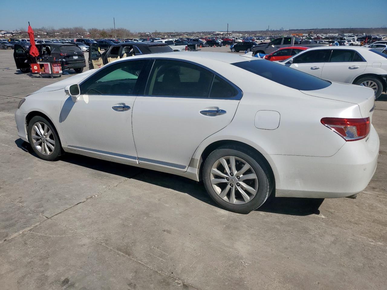 2012 Lexus ES - Image 2