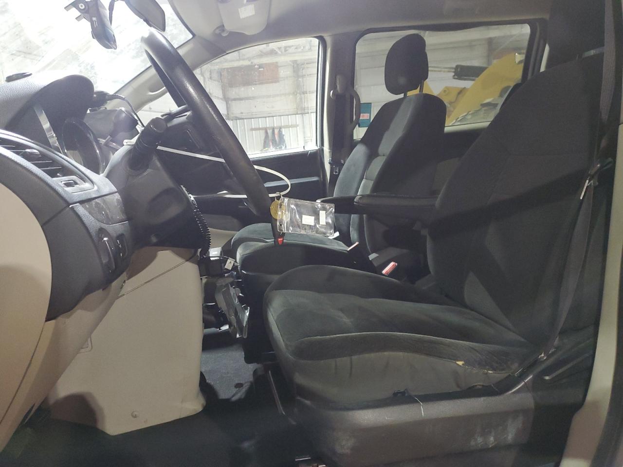 2017 Dodge Caravan - Image 7