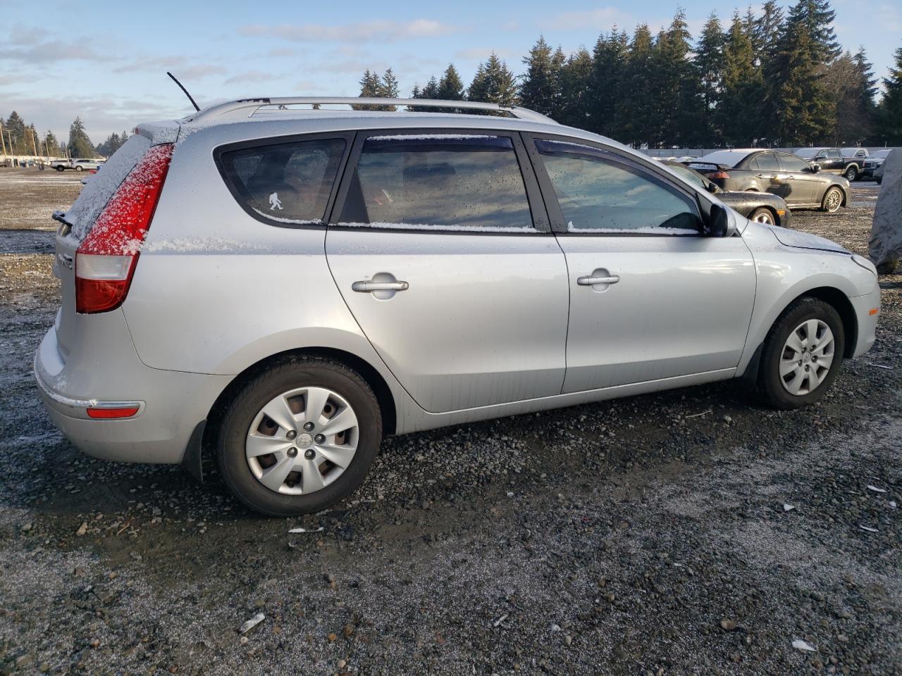 2011 Hyundai Elantra - Image 3