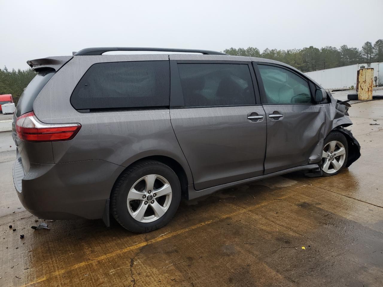 2020 Toyota Sienna - Image 3