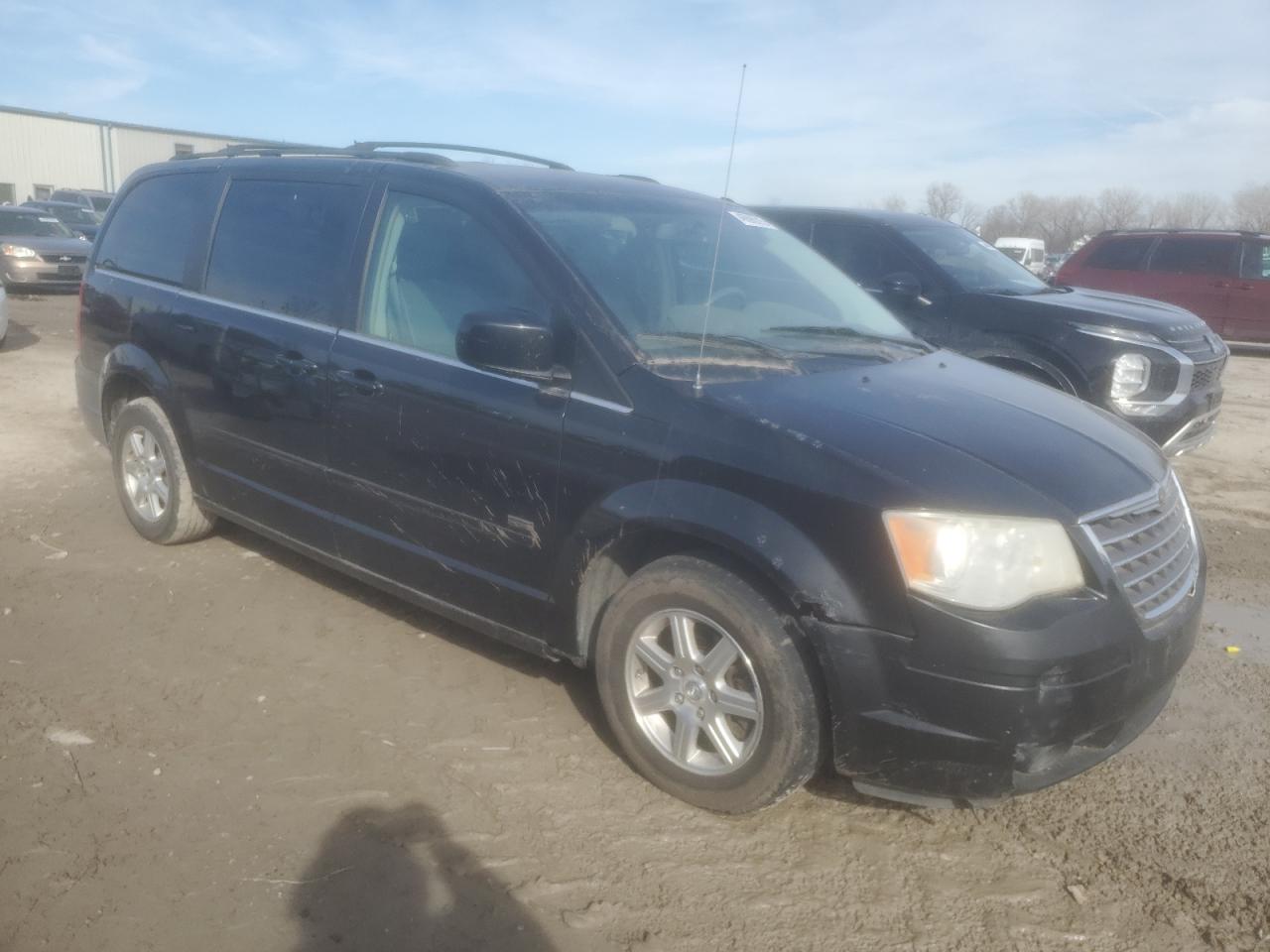 2008 Chrysler Town & Country - Image 4